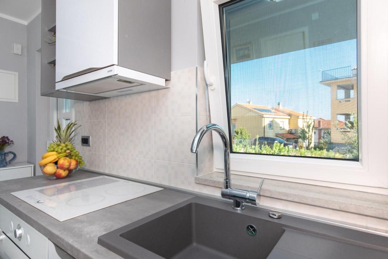 Apartment Odore Di Mare With Beautiful Garden Veglia Exterior foto