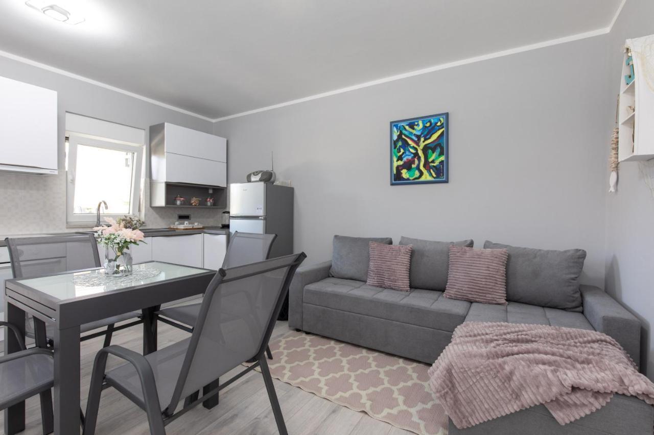 Apartment Odore Di Mare With Beautiful Garden Veglia Exterior foto