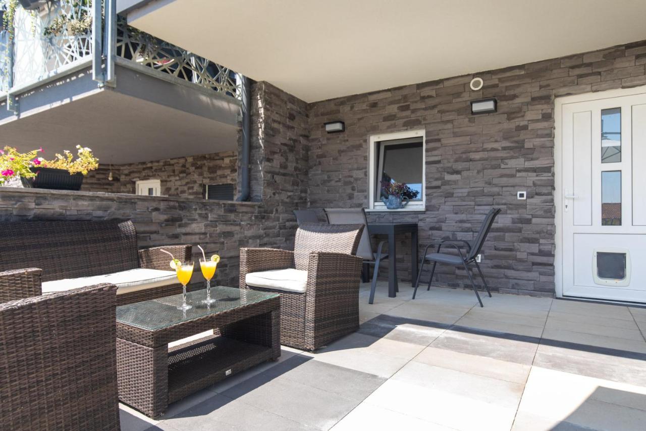 Apartment Odore Di Mare With Beautiful Garden Veglia Exterior foto