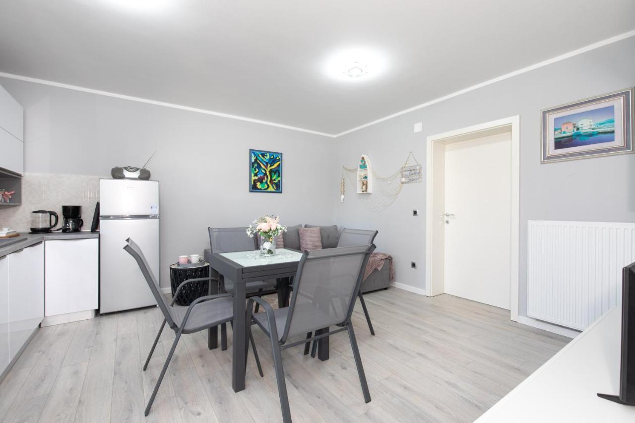 Apartment Odore Di Mare With Beautiful Garden Veglia Exterior foto