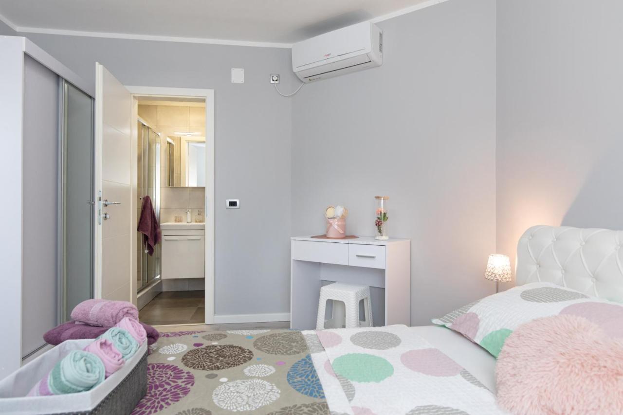 Apartment Odore Di Mare With Beautiful Garden Veglia Exterior foto